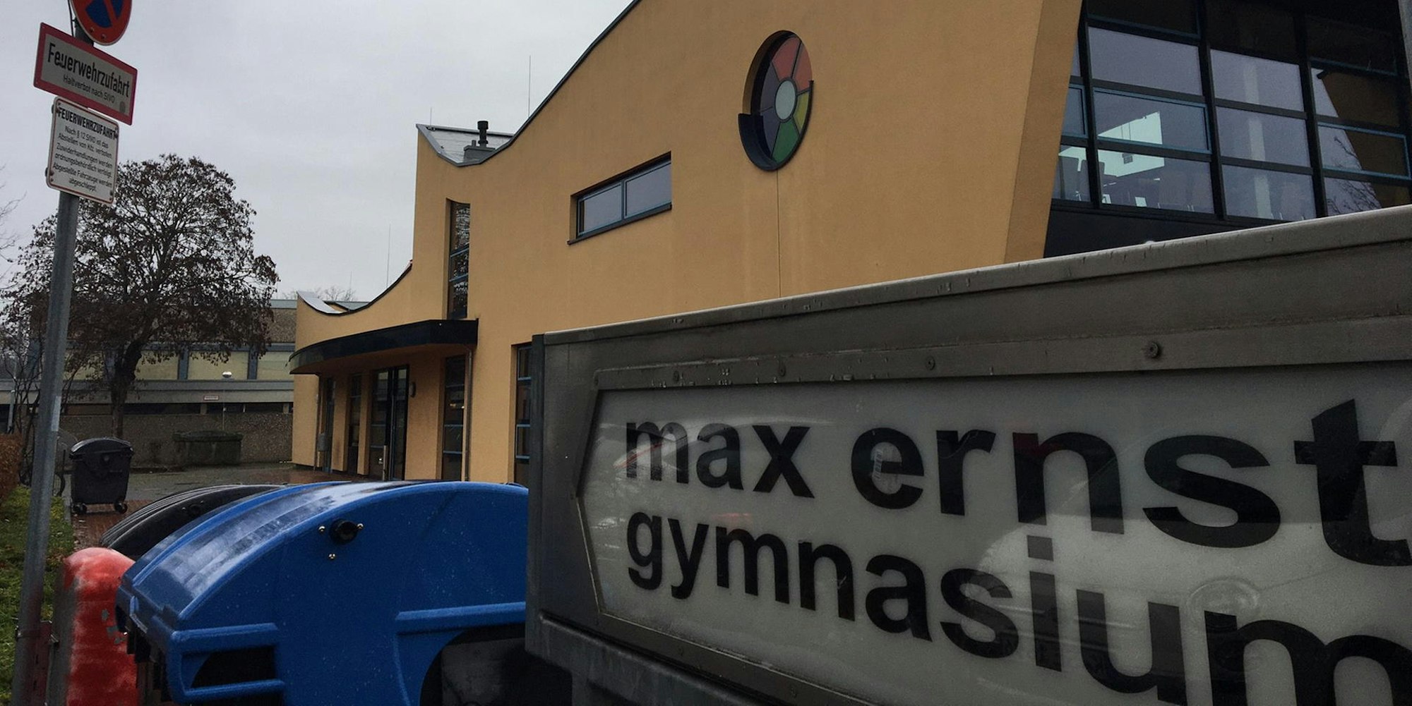 Die Mensa im Max-Ernst-Gymnasium hat seit Sommer einen neuen Caterer, der alte ist in unguter Erinnerung geblieben.