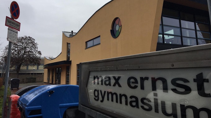 Die Mensa im Max-Ernst-Gymnasium hat seit Sommer einen neuen Caterer, der alte ist in unguter Erinnerung geblieben.