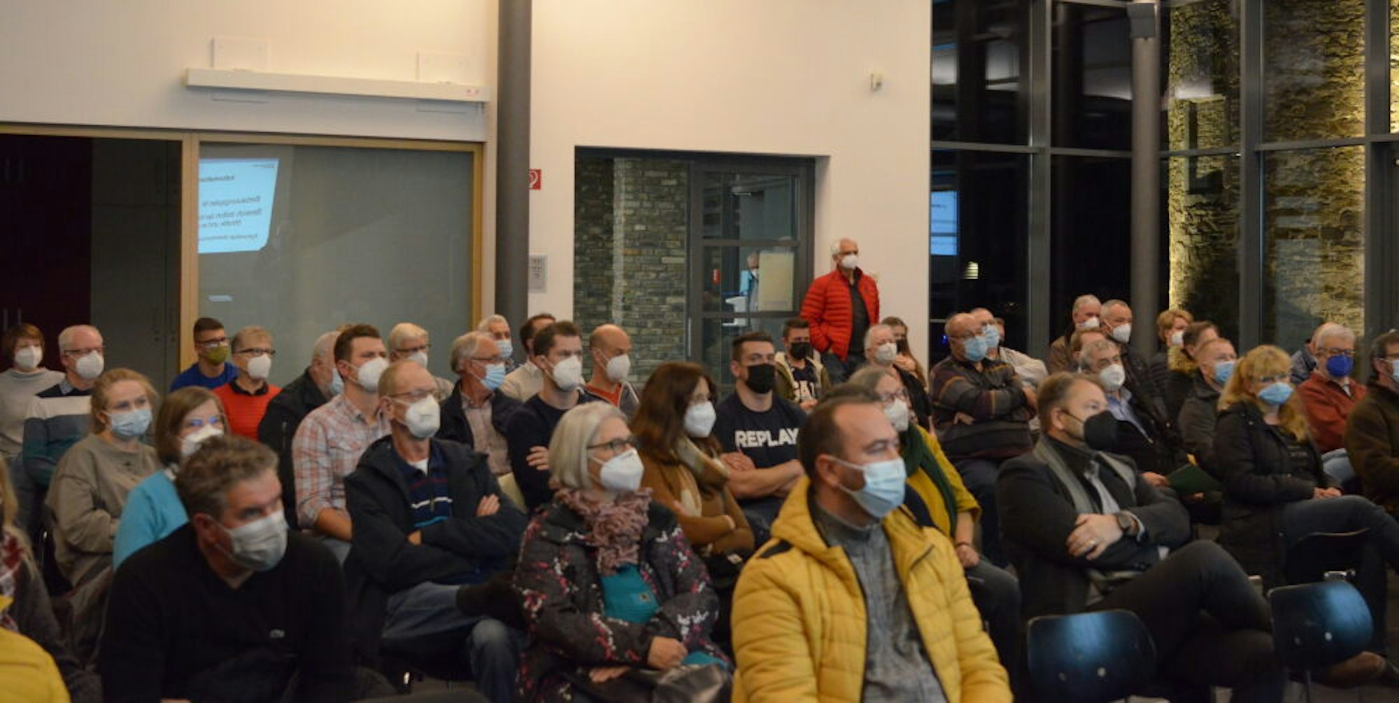In der Bürgerversammlung zeigte sich, wie umstritten die geplante Bebauung des Gärtnerei-Geländes in Weidesheim ist.
