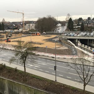 Der Parkplatz an der Steinstraße nimmt Gestalt an, im April dürften die Stellplätze fertig sein.