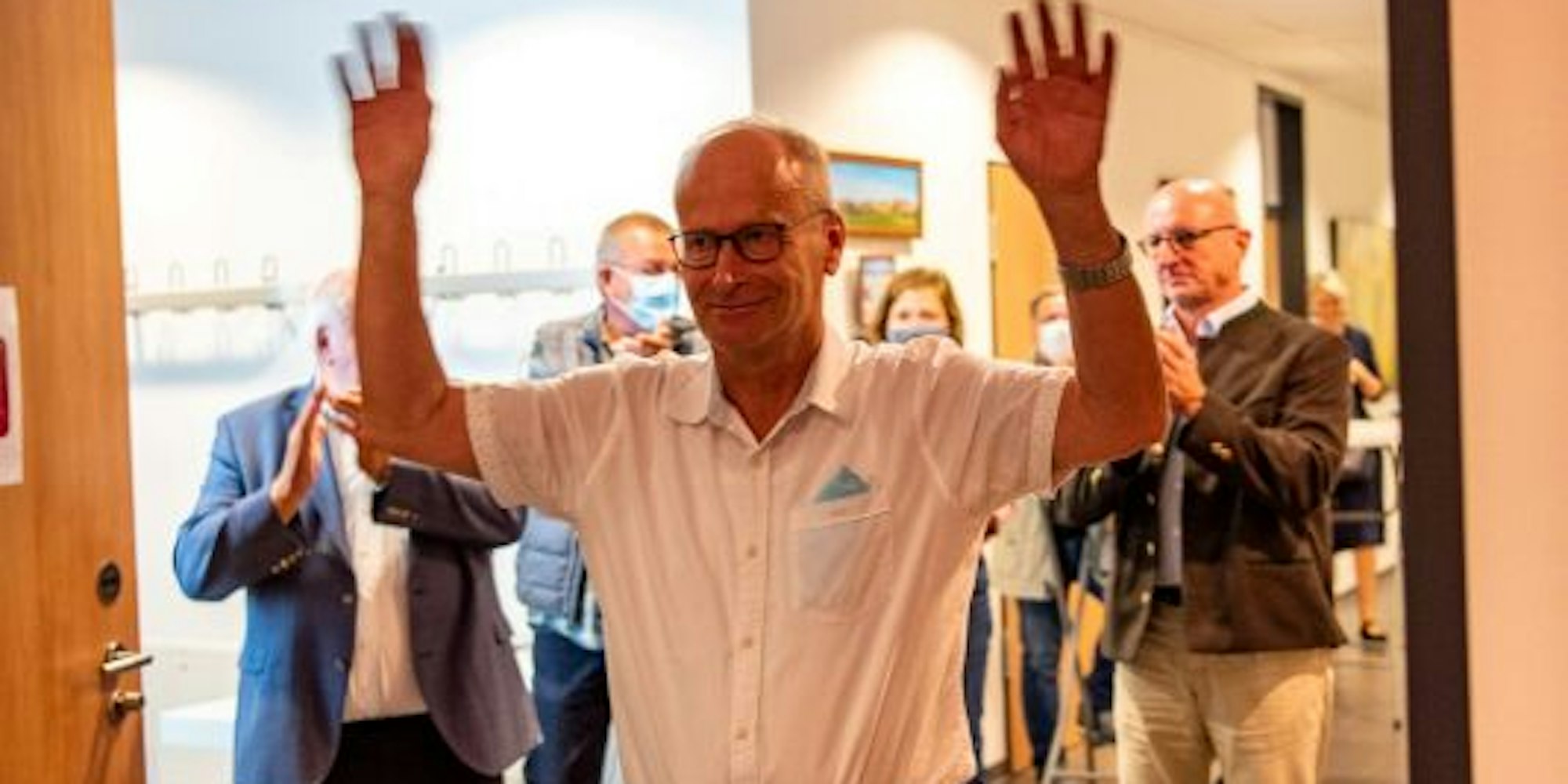 Erleichtert und froh zeigte sich der wiedergewählte Bürgermeister Dr. Hans-Peter Schick.