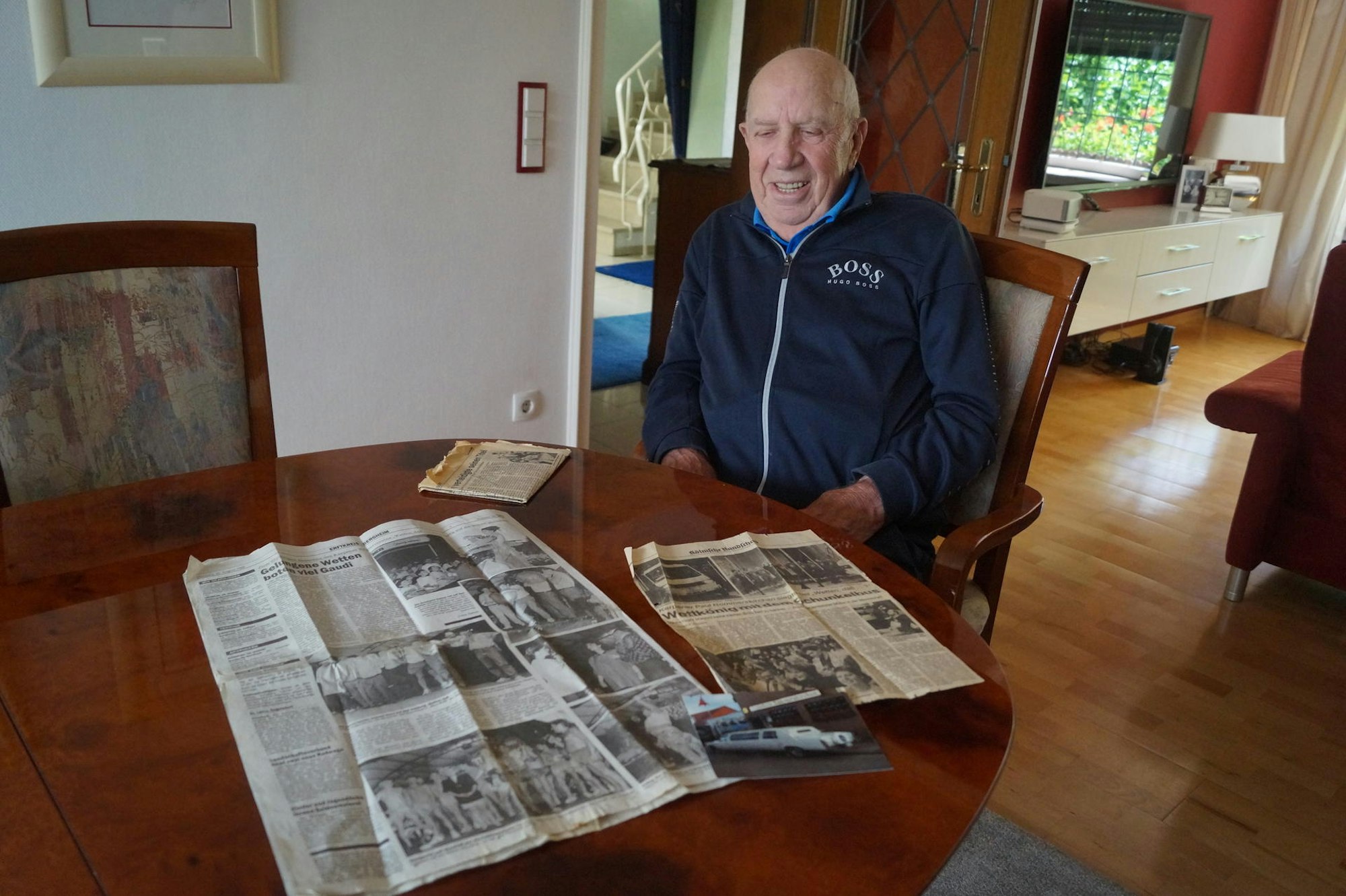 Paul Rommerskirchen sammelte alle Zeitungsberichte über die vielen spektakulären Veranstaltungen in seinem Keglerheim.