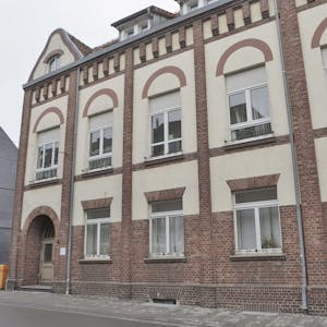 Die Fassade des 1904 errichteten Kolpinghauses weist starke Ähnlichkeiten zum alten Krankenhaus auf.