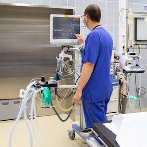 Mobile Beatmungseinheit in der Notaufnahme im Marien-Krankenhaus in Bergisch Gladbach.