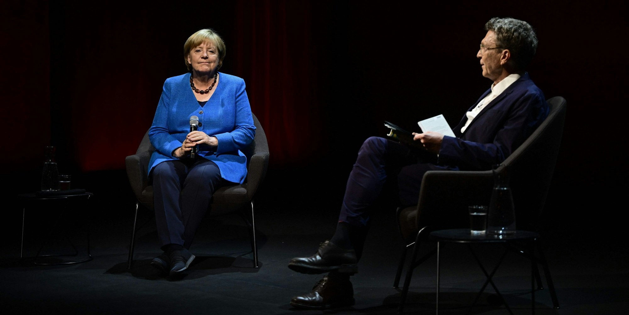 Angela Merkel im Gespräch mit Journalist Alexander Osang.