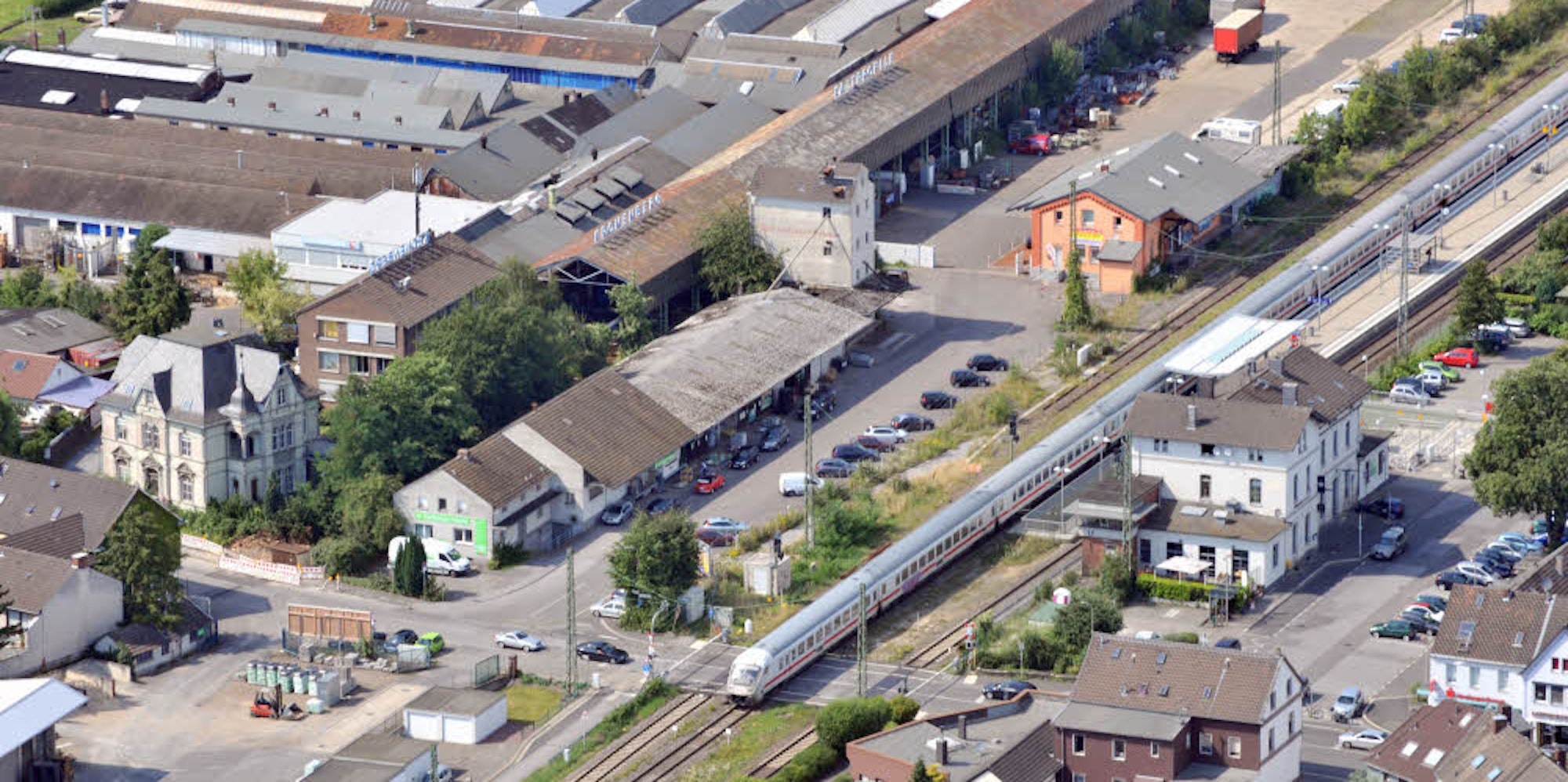 Am Freitag beginnt die Großbaustelle: Die Schranke am Leichlinger Bahnhof wird bis zum Ende der Sommerferien geschlossen, die RB 48 durch Busse ersetzt.
