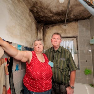 Carmen Seils und Dirk Beyer leben seit 12 Jahren in einer immer wieder aufs Neue verschimmelten Wohnung.