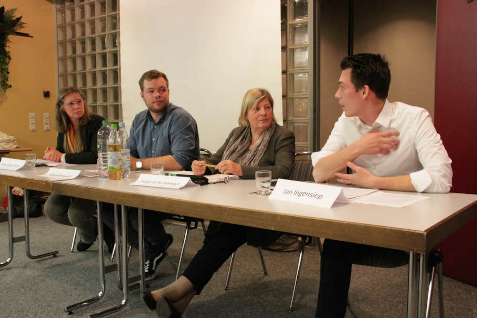 Diskutierten im City-Forum über das Thema Cannabis: Maria Surges-Brilon (v.l.), Fabian Nowald, Helga Kühn-Mengel und Jan Ingensiep.