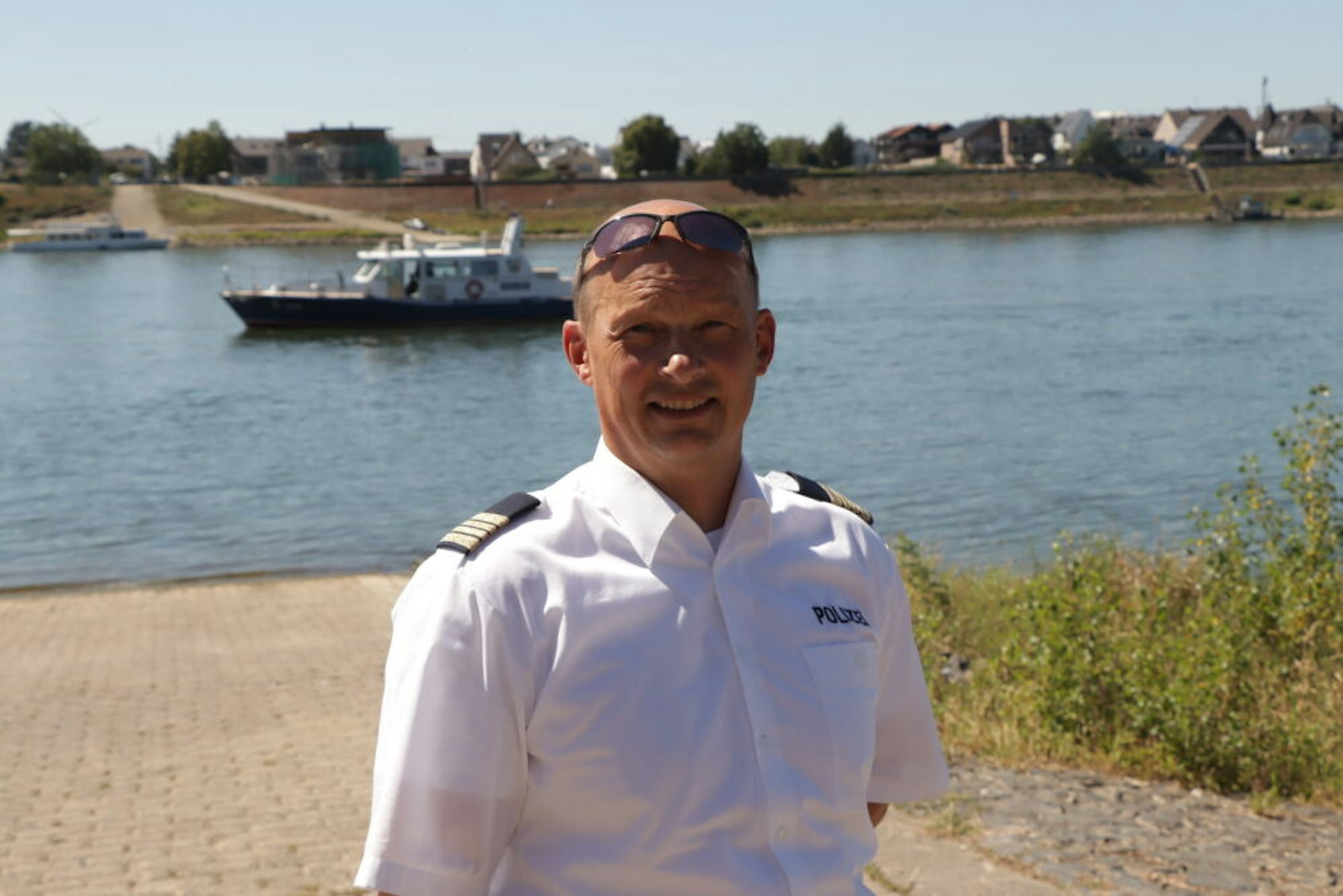 Polizeihauptkommissar Volker Ruberg ist Chef der Wasserschutzpolizei in Bonn und für 37 Rheinkilometer bis Köln-Sürth zuständig.