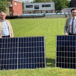 Für Solarkraft werben Stefan Glittenberg und Stefan Welsch von den Stadtwerken.