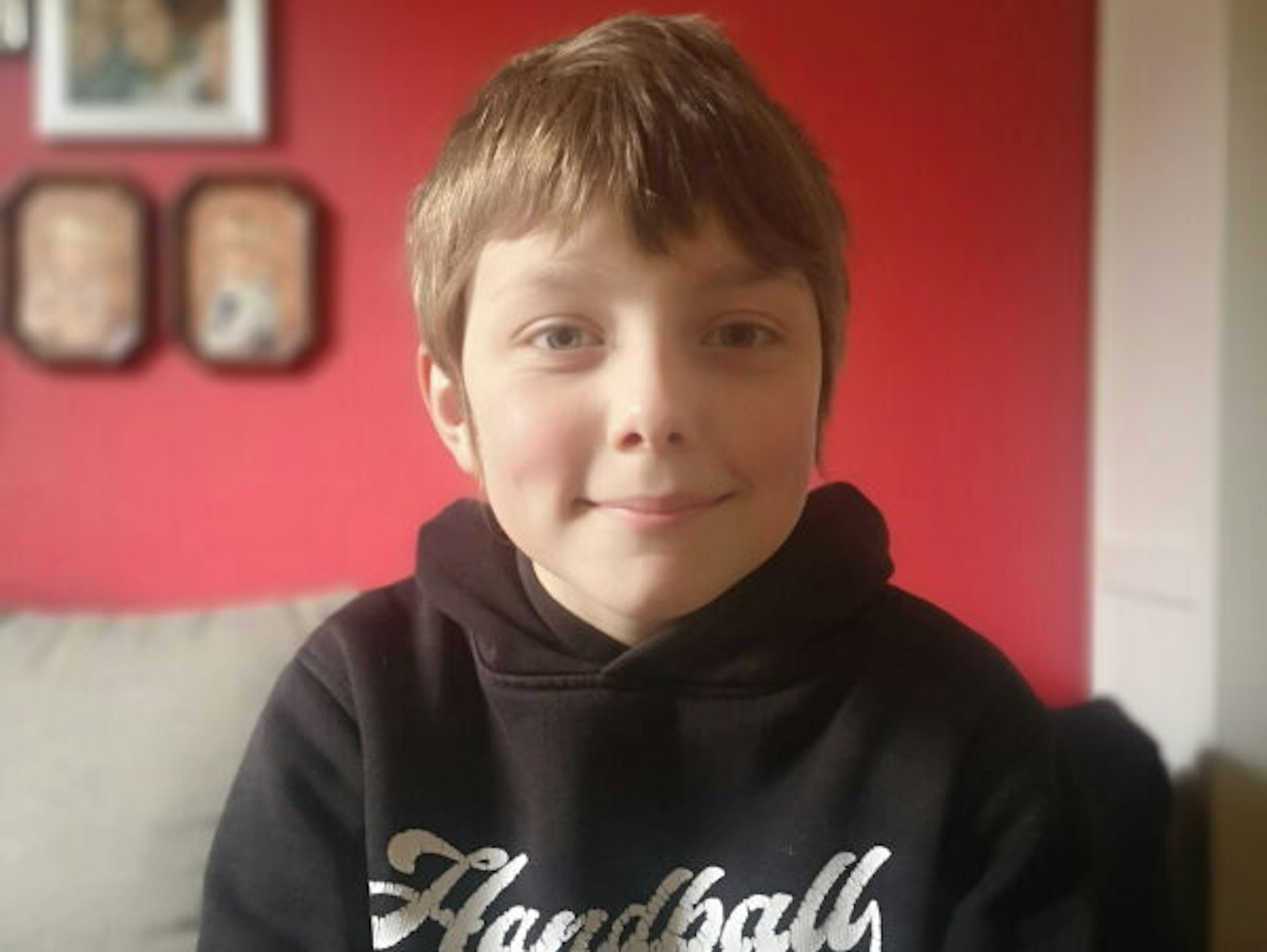 Emil (10), bald Gymnasiast