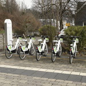 Die Ausleihstation für E-Bikes am Karlheinz-Stockhausen-Platz in Kürten-Mitte.