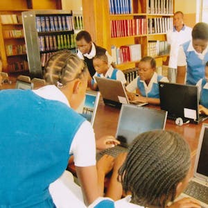 In Sambia werden die gespendeten Laptops im Unterricht eingesetzt.