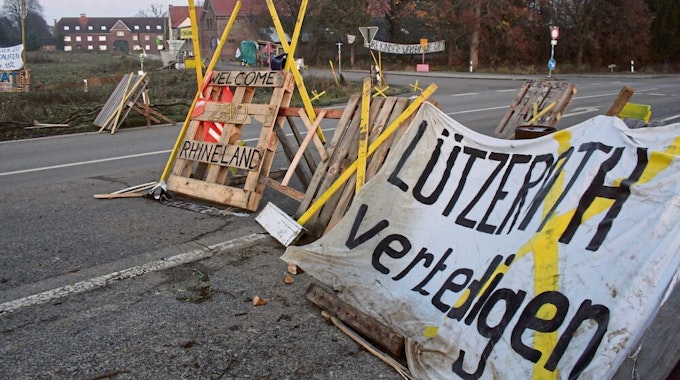 Über das Dorf Lützerath an der Abbaukante des Tagebaus Garzweiler sollen Gerichte entscheiden, heißt es im Koalitionsvertrag.
