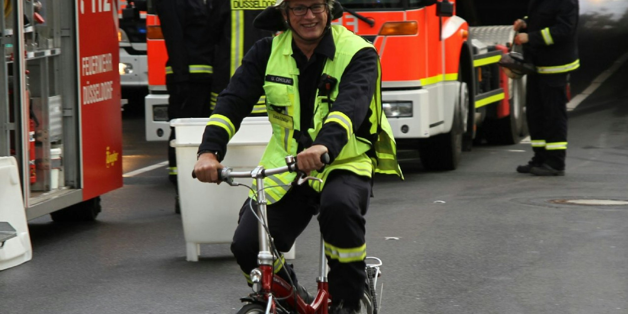 Immer voll im Einsatz: Ulrich Cimolino ist seit 1991 bei der Düsseldorfer Feuerwehr.