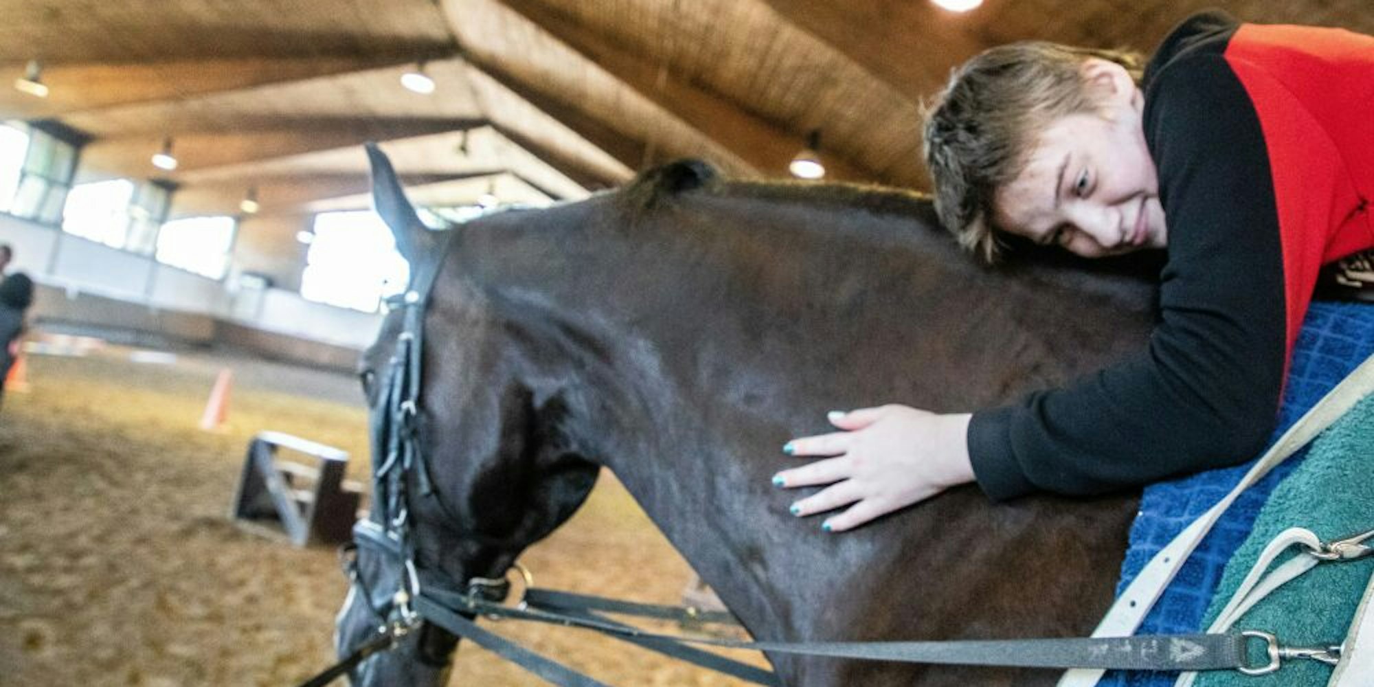 Glück: Tim (12) vertraut seinem Pferd Klaus voll und ganz. Er liebt es, sich einfach tragen zu lassen, wagt aber auch schwierige Übungen auf Klaus’ Rücken.