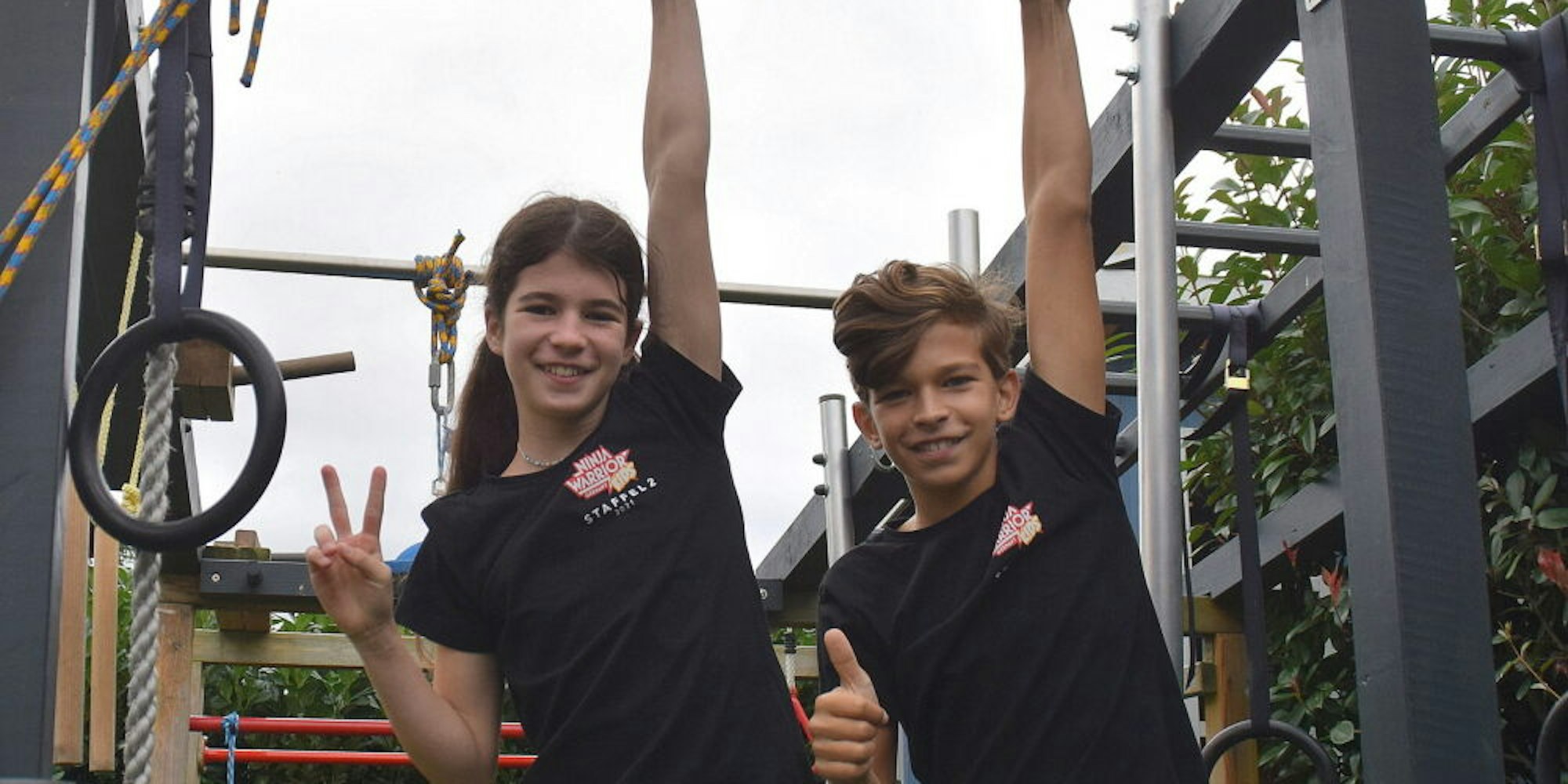 Ihr Training für den Hindernisparcours absolvierten Lisa und Jonas Moritz im heimischen Garten in Hersel.