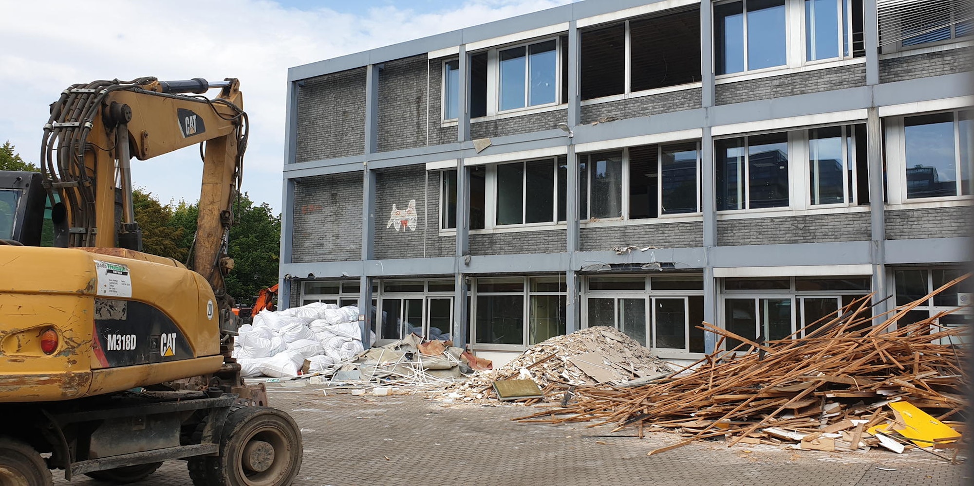 Entkernt wird derzeit der Bauteil C des Ernst-Mach-Gymnasiums. Im Oktober wird er abgerissen und später durch einen Neubau ersetzt.