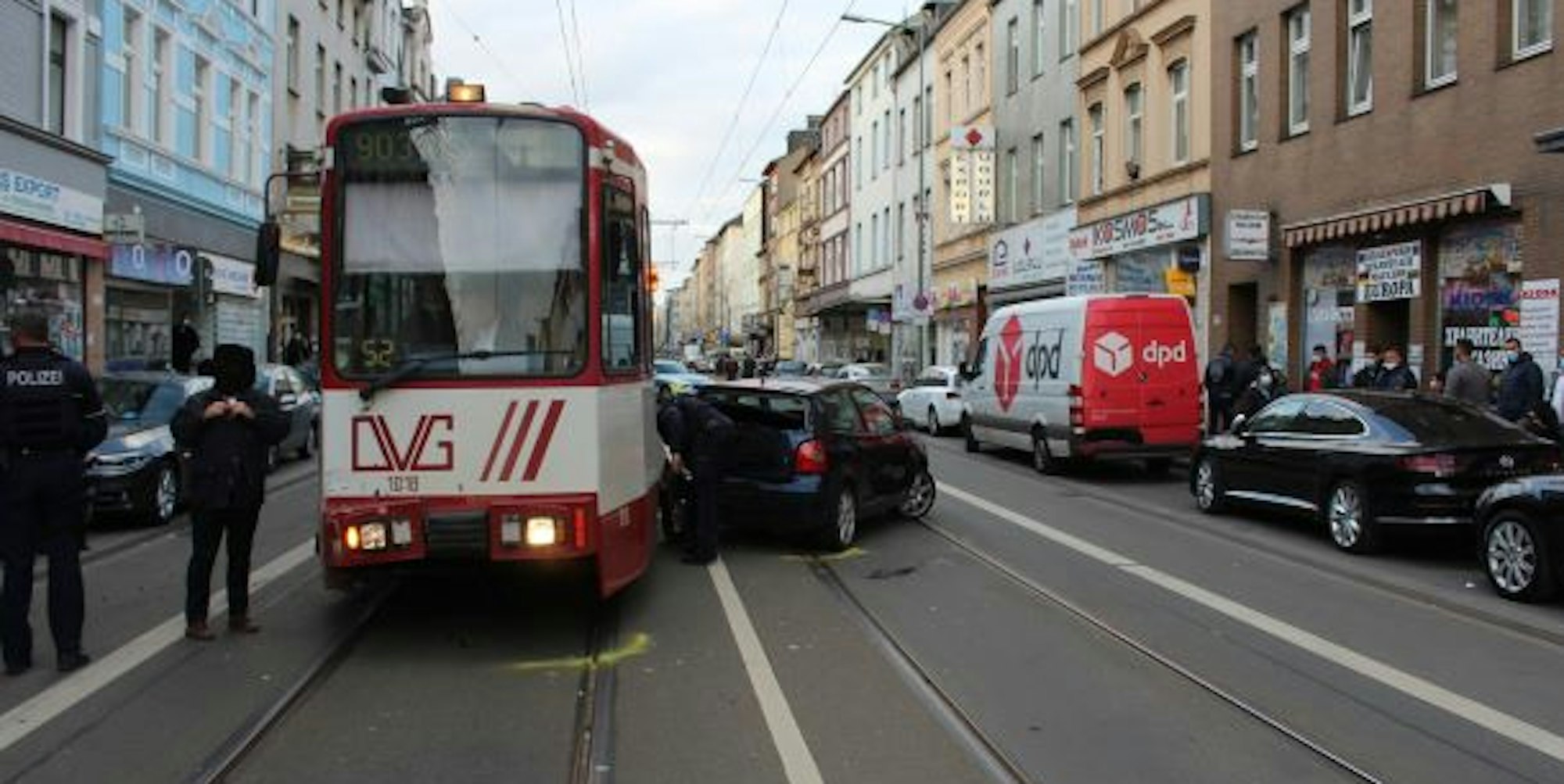 Unfall Duisburg Auto Straßenbahn