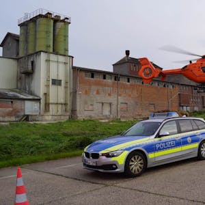 Mit einem Rettungshubschrauber wurde die Zwölfjährige nach ihrem schweren Sturz in die Kölner Uni-Klinik geflogen.