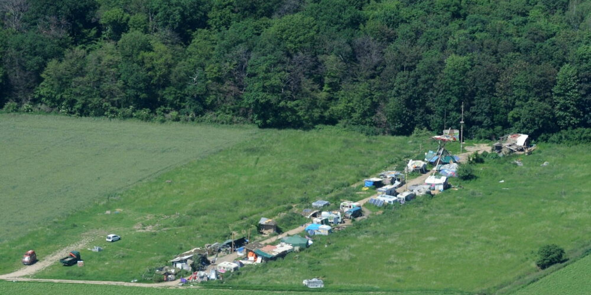 Seit 2012 befindet sich das Protestcamp von Kohlegegnern auf einer privaten Wiese am Rand des Hambacher Forstes.
