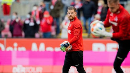 Schließt nicht aus, den 1. FC Köln im Sommer zu verlassen: Torhüter Timo Horn (l).