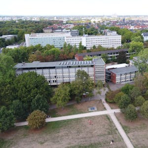 Ein Sanierungsfall von vielen: das Gymnasium Kreuzgasse. 2021 stehen für Schulbauprojekte 372 Millionen Euro bereit.