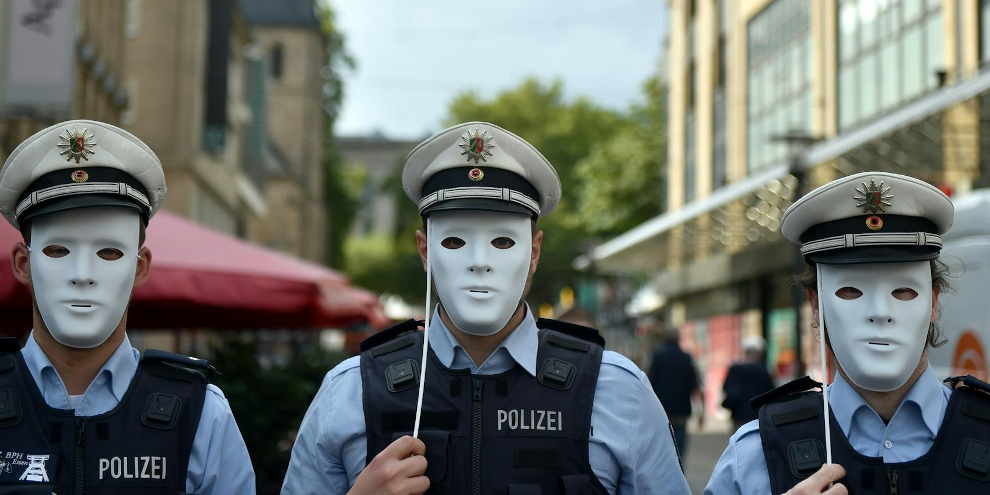 Polizisten_Masken