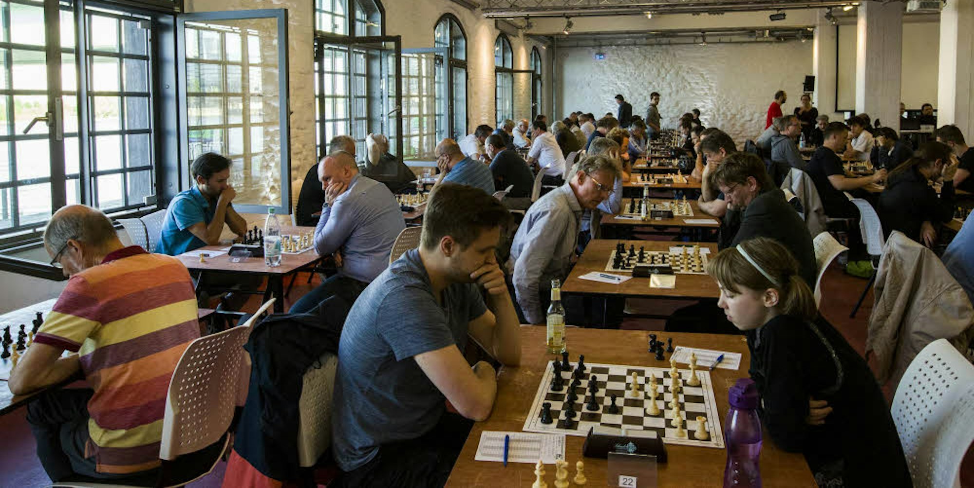 Rund 100 Teilnehmer ermitteln derzeit im Sport- und Olympia-Museum unter sich den besten Schachspieler Kölns.