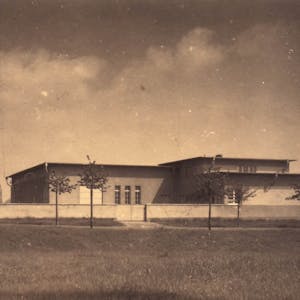 Eine historische Postkarte zeigt das Sendehaus in den 20er Jahren.