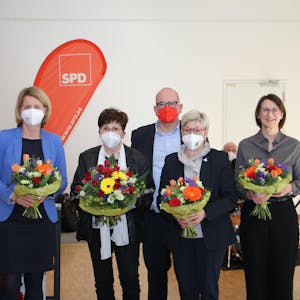 Gruppenbild mit Preisträgerin (v.l.): Anne Loth, Agnes Ahlers, Frank Mederlet, Anne Gödecke und Regina Billstein.