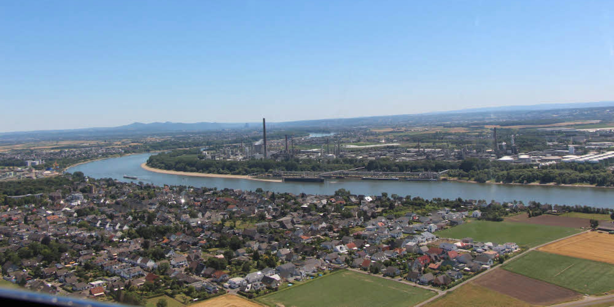 Erste Zwischenergebnisse zum Projekt „Rheinspange 553“ wurden vorgestellt, zu dem auch eine Rheinbrücke zwischen Godorf und Wesseling gehört.