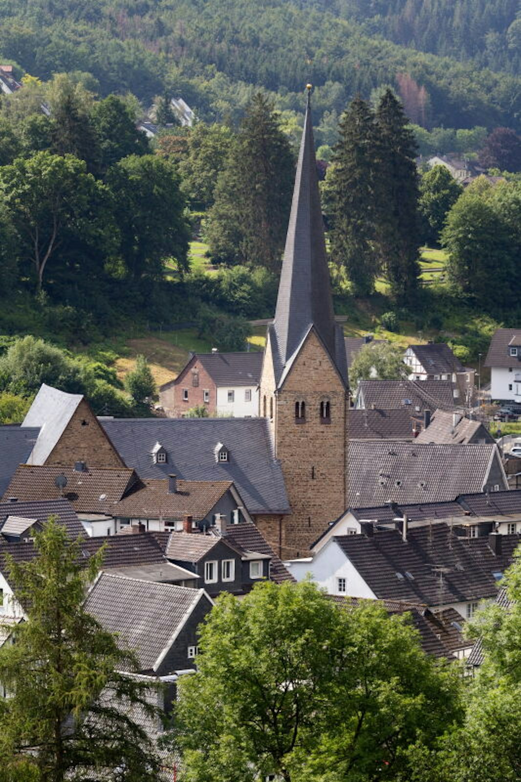 In Ründeroth wurde Ulla Oberdörffer geboren, in der Volksschule unterrichtet und in der evangelischen Kirche getraut.