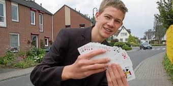 Auf Tricks mit Karten und Münzen hat sich der "Zauberlehrling" Dominik Fontes spezialisiert. (Foto: Homey)