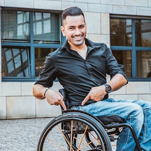 Mit Mitte 20 litt der begeisterte Basketballer Tan Caglar an einer Erkrankung des Rückenmarks und war danach auf den Rollstuhl angewiesen.