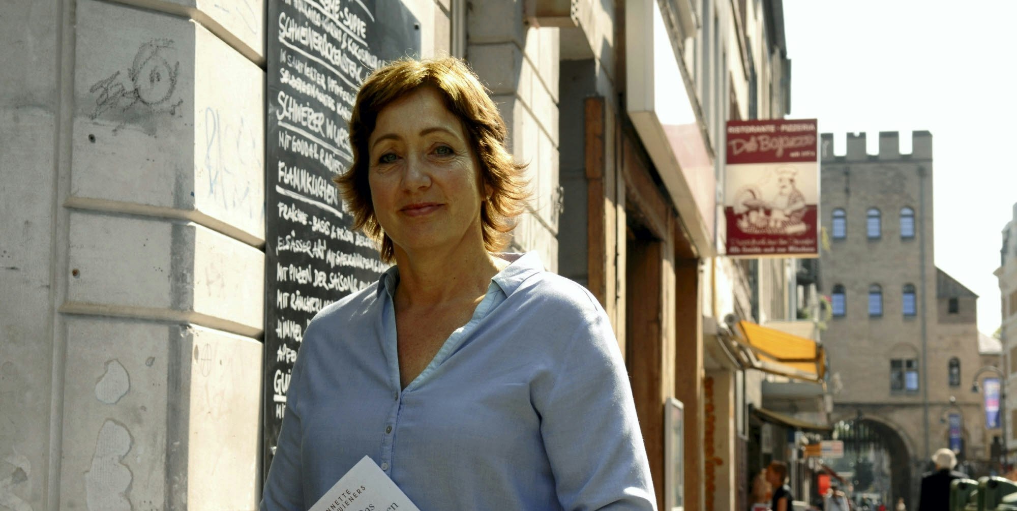 Annette Wieners in der Severinstraße, dem Schauplatz ihres Romans