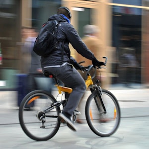Ein Radfahrer in der Stadt. (Symbolfoto)