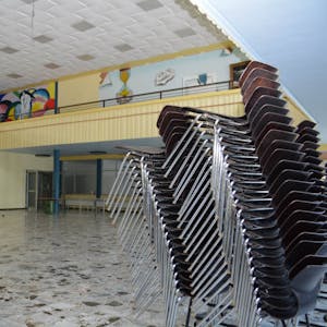 Das Hauptschulgebäude steht aktuell leer, dort ziehen die Grundschüler ein.