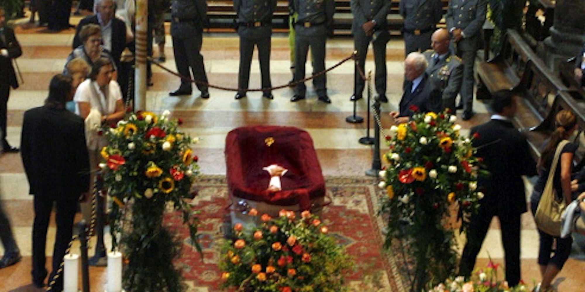 Abschied von Luciano Pavarotti. Sogar Papst Benedikt XVI. schickte eine Grußbotschaft.