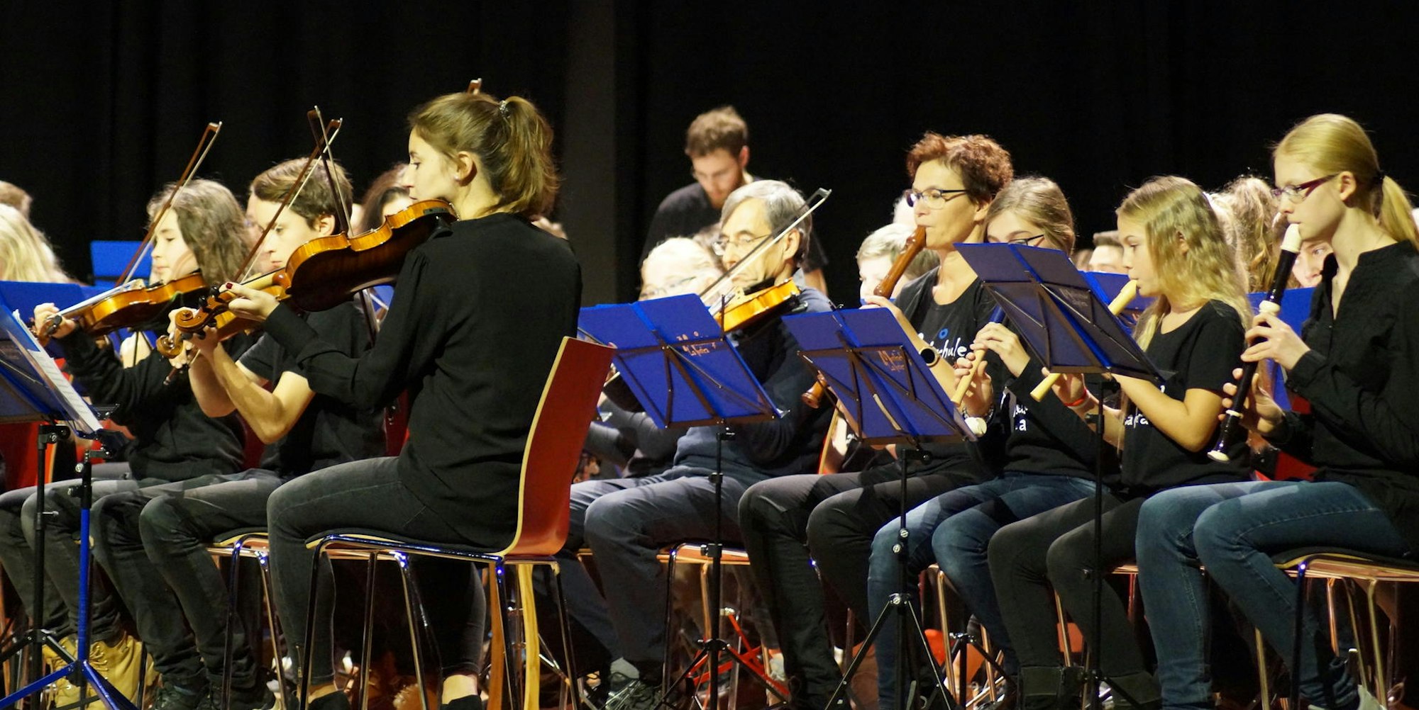 Mit öffentlichen Auftritten trägt die kommunale Musikschule La Musica zum Kulturleben in den Städten Bergheim, Kerpen, Elsdorf, Bedburg und Pulheim bei.