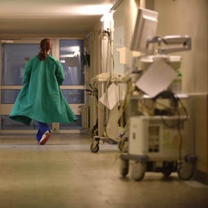 Eine Million Euro will das Malteser-Krankenhaus St. Hildegardis in die neue Ambulanz investieren. Erste Neuerung: Pflegekräfte sind nachts nicht mehr alleine.