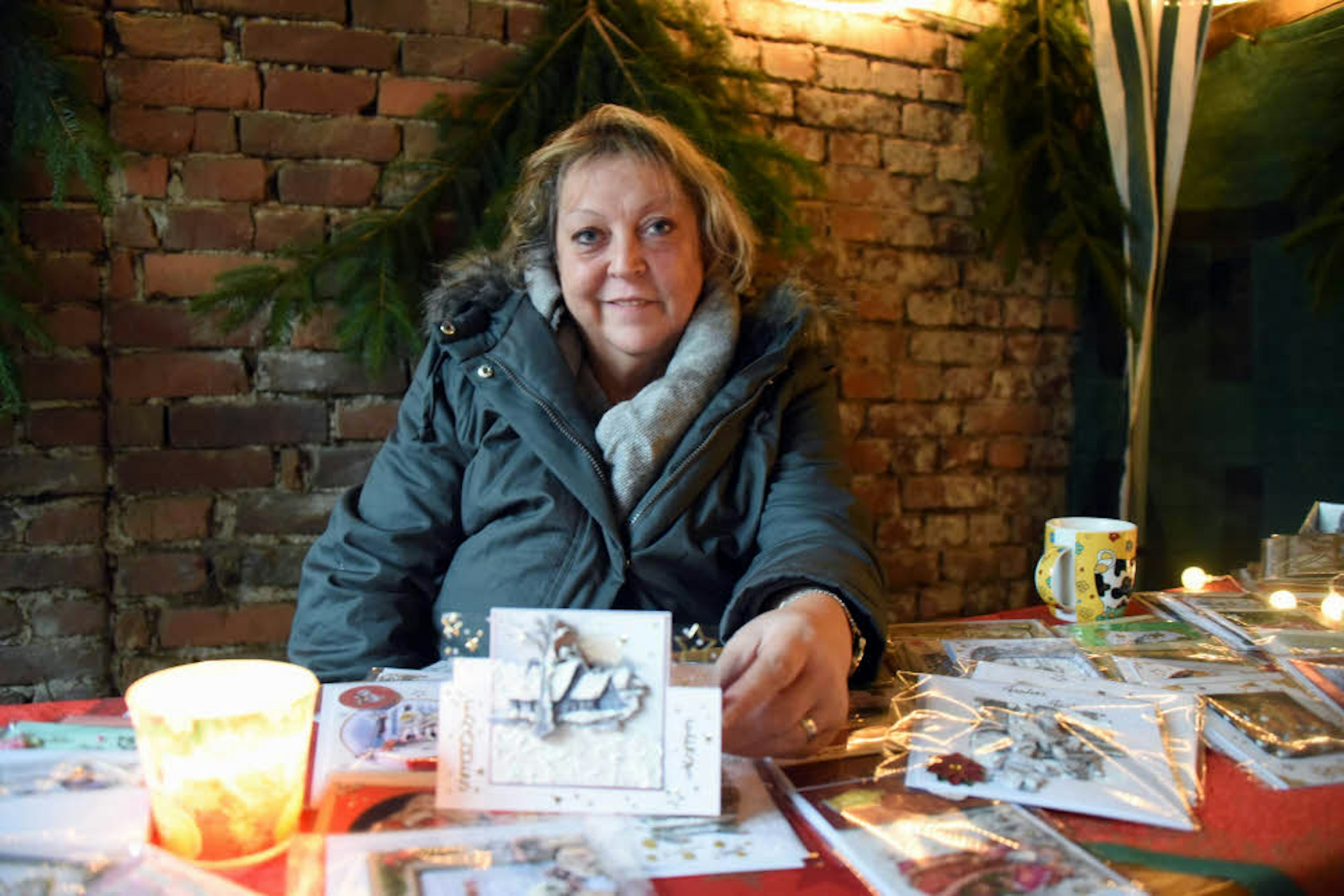 In Nespen verkaufte Cornelia Reif selbstgestaltete Grußkarten.