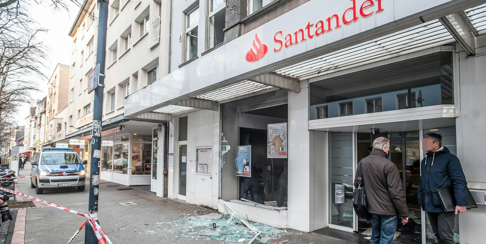Großen Schaden richtete die Sprengung von Geldautomaten in einer Bankfiliale in der Wiesdorfer Hauptstraße 2016 an.