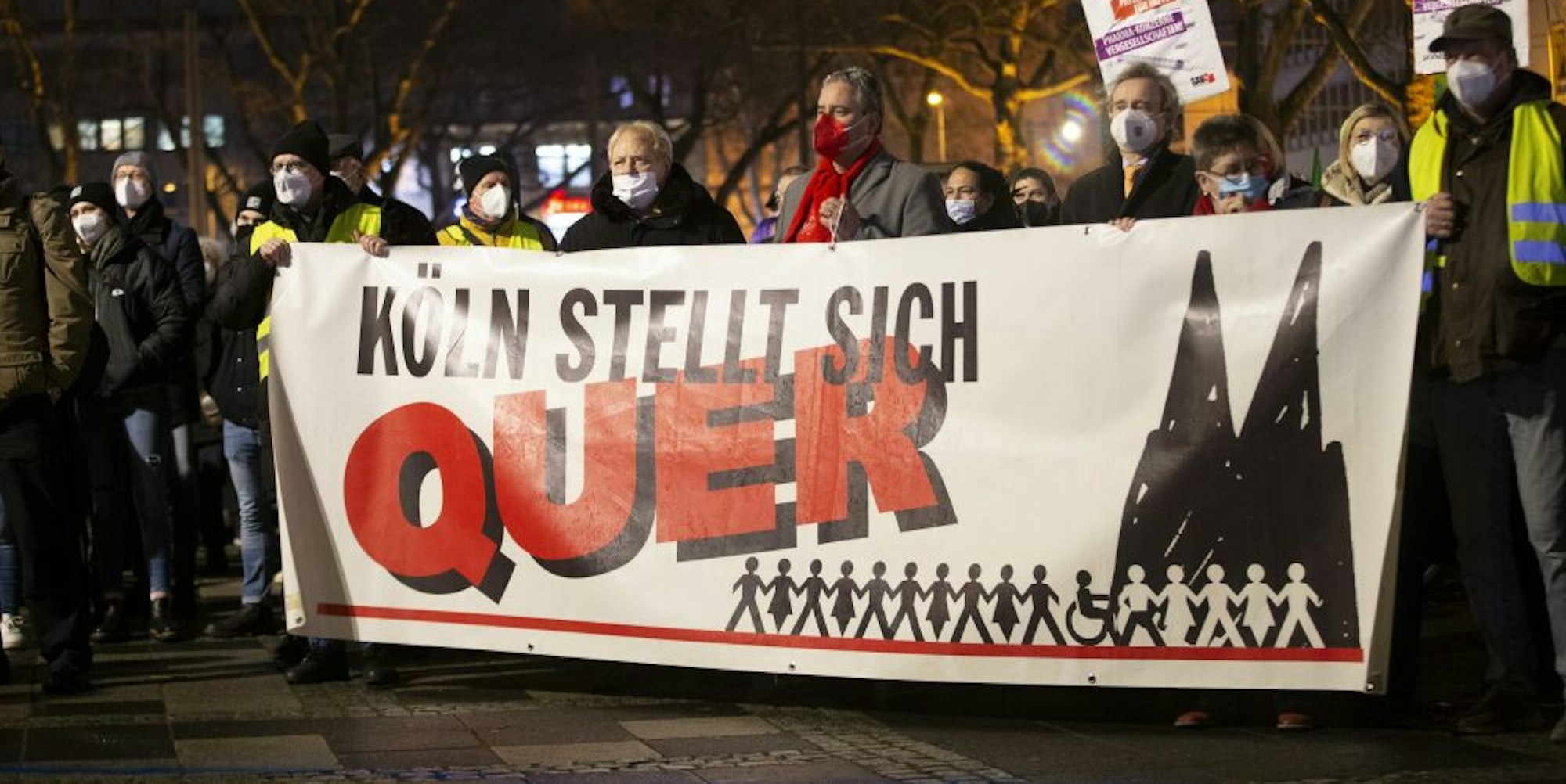 Ihren Unmut über den Montagsspaziergang demonstrierten auch Vertreter von SPD und CDU im Stadtrat.