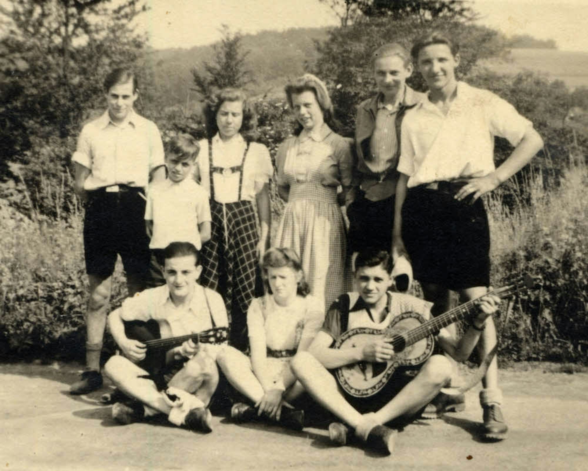 Gertrud „Mucki“ Koch (Mitte) mit anderen Edelweißpiraten in den 1940ern.
