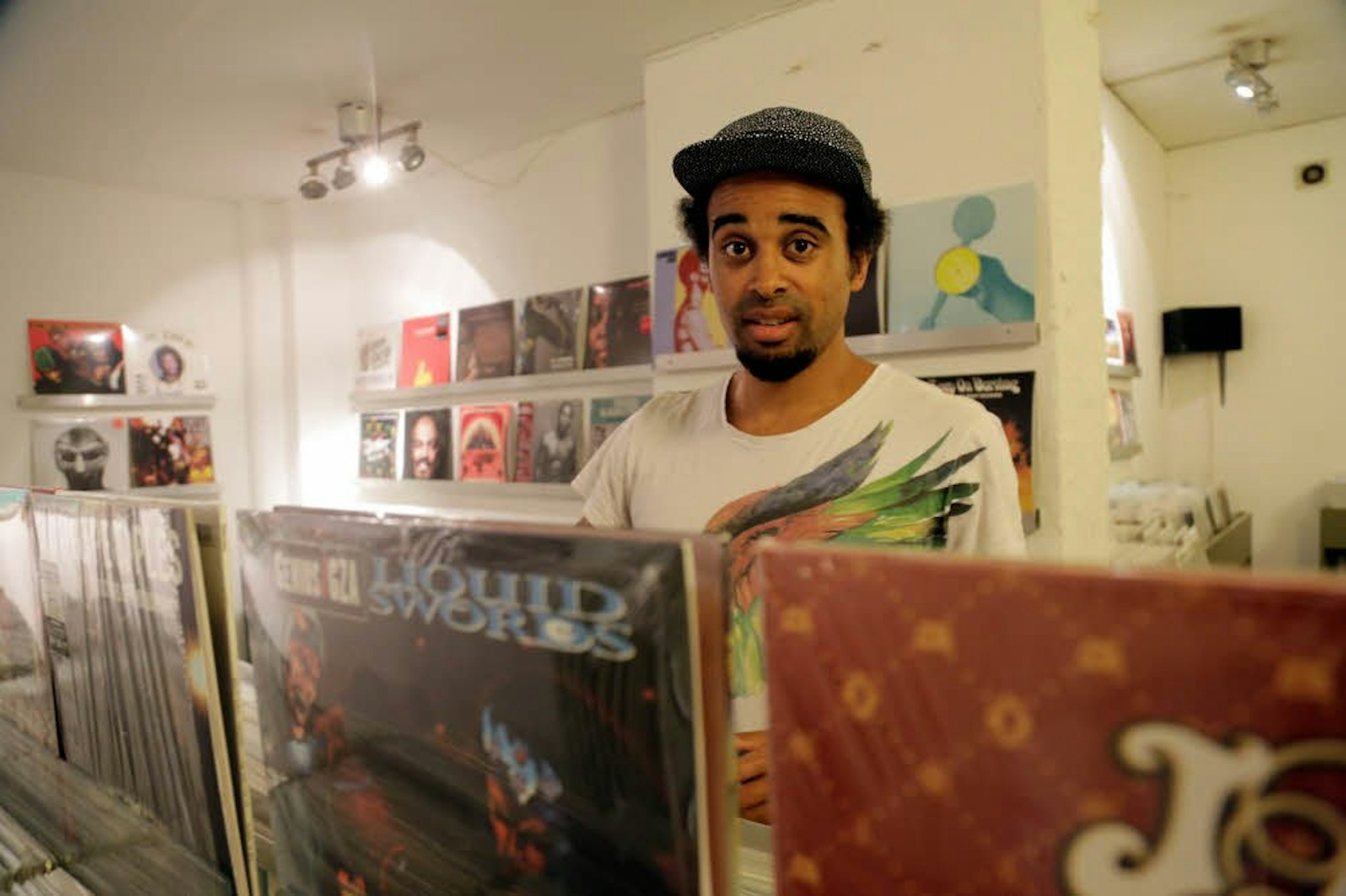 Sein liebster Plattenladen: Im Groove Attack Record Store deckt sich Patrice mit LPs ein. Etwa 1200 umfasst seine Sammlung. Alles Vinyl.