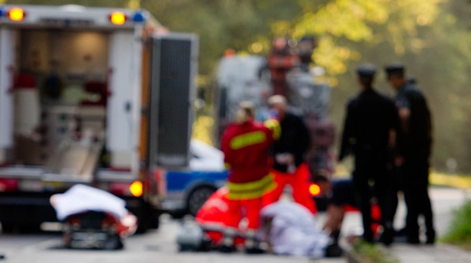 Fahrradfahrer schwer verletzt nach Autounfall in Bonn