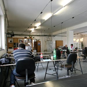 In mobilen Arbeitseinheiten, wie hier in Berlin, können Mitarbeiter wechselnde Schreibtische nutzen. Auch im künftigen Stadthaus sollen Mitarbeiter von neuen Büromodellen profitieren.