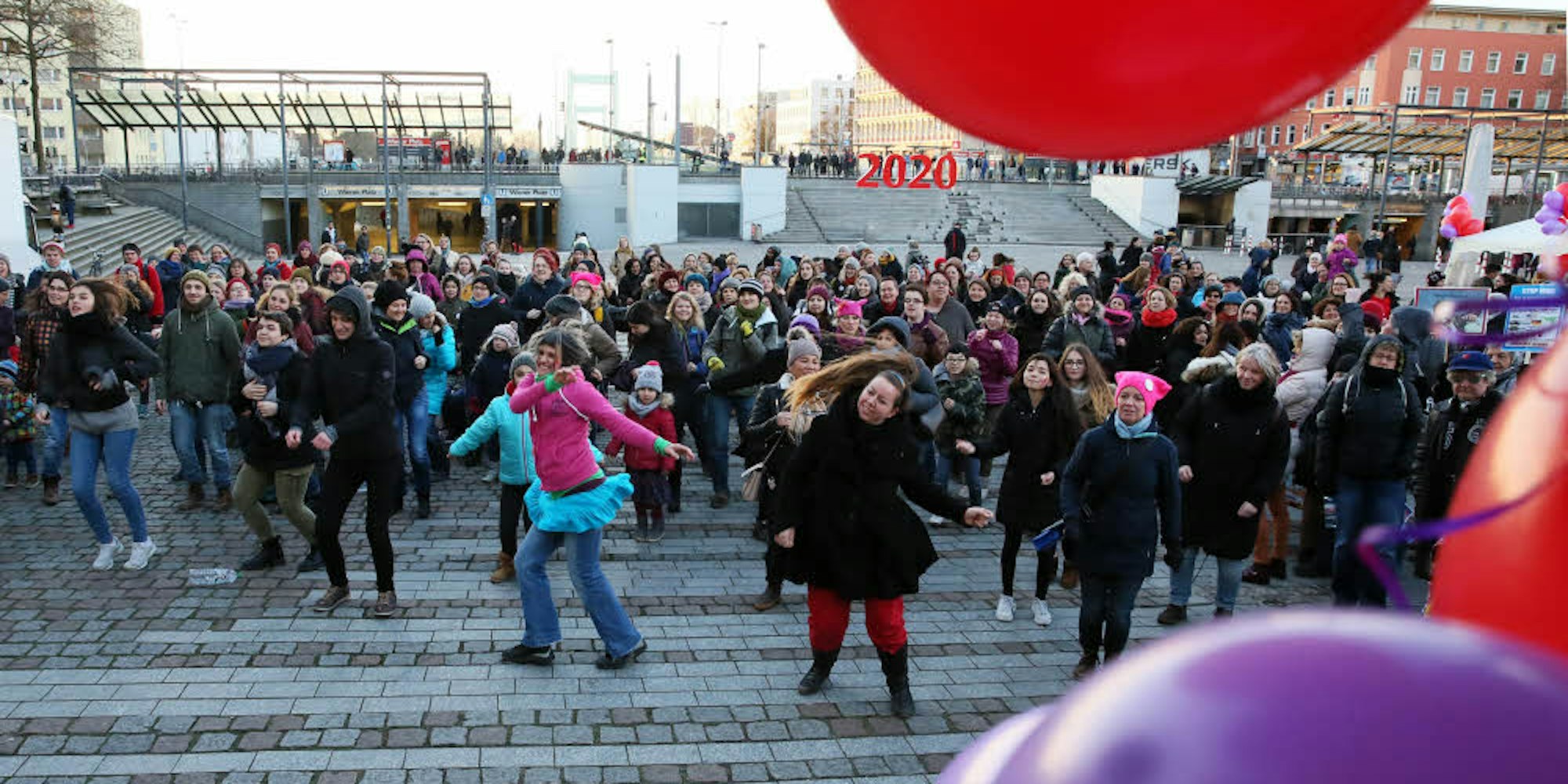 Die Teilnehmer tanzten auf dem Wiener Platz.