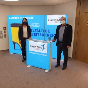 Kreisdirektorin Svenja Udelhoven und Landrat Sebastian Schuster gaben am Montag den Startschuss zur Kampagne, mit der der Rhein-Sieg-Kreis sich vor allem online, in Social Media und bei Messen als attraktiver Arbeitgeber präsentieren will.